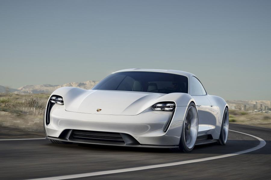  Porsche Mission E Concept 2015 года  (фото 1 из 12)